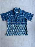 Load image into Gallery viewer, Pre-loved Temi Shirt | Dual Blue Wave Print
